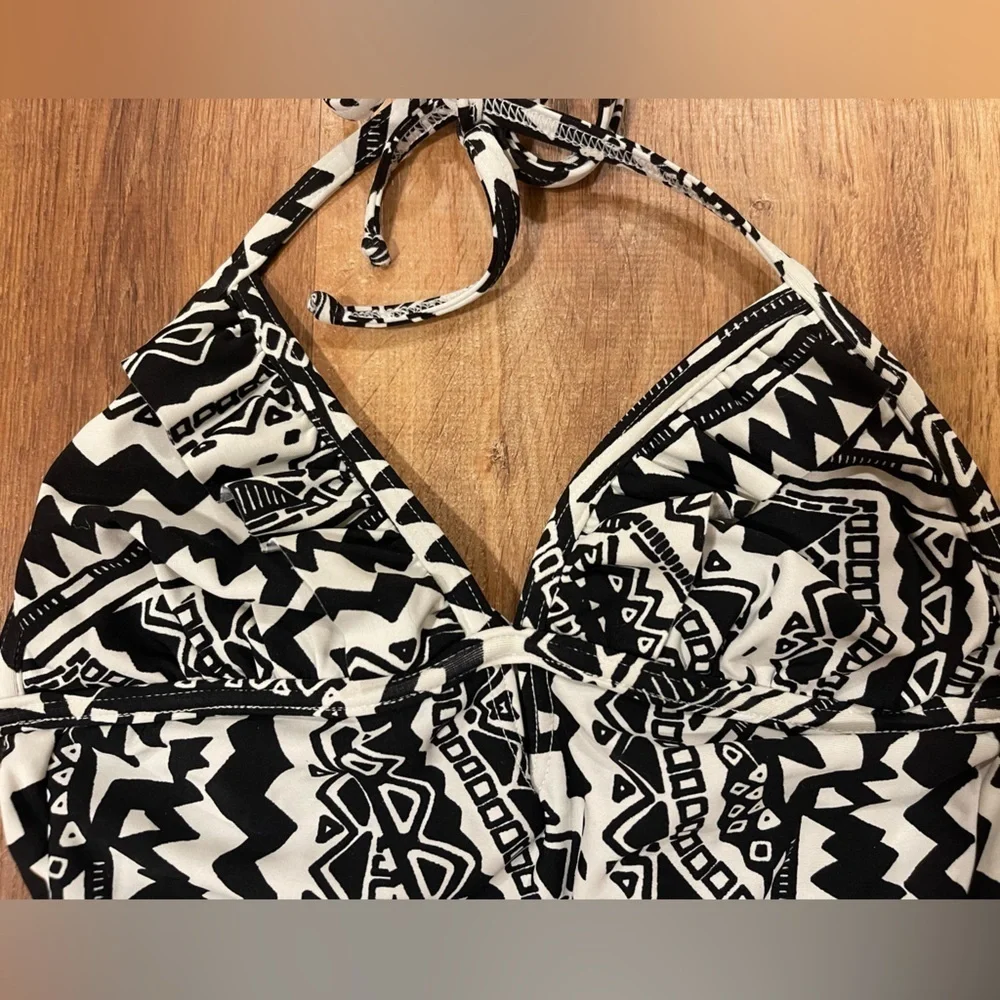 dELiA’s black and white one piece bathing suit​​​​​​​